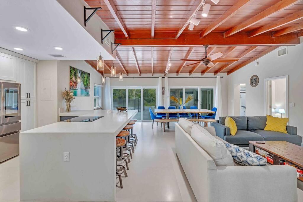Villa Rare Hidden Getaway Heated Pool 1.5 Acres! Sleeps 16 Fort Lauderdale Exterior foto