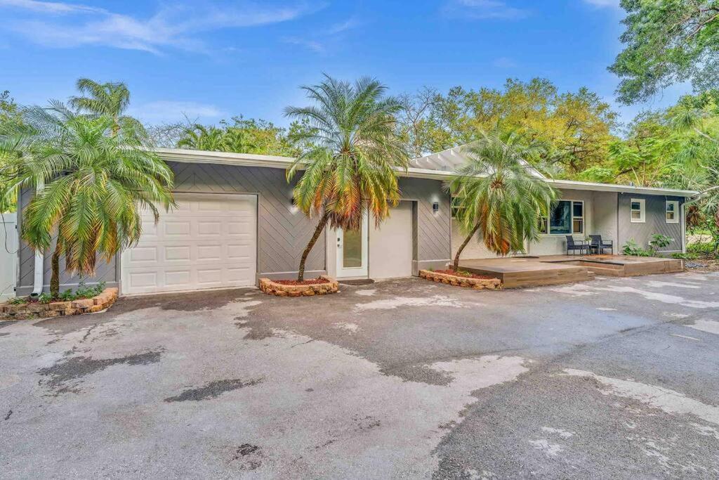 Villa Rare Hidden Getaway Heated Pool 1.5 Acres! Sleeps 16 Fort Lauderdale Exterior foto